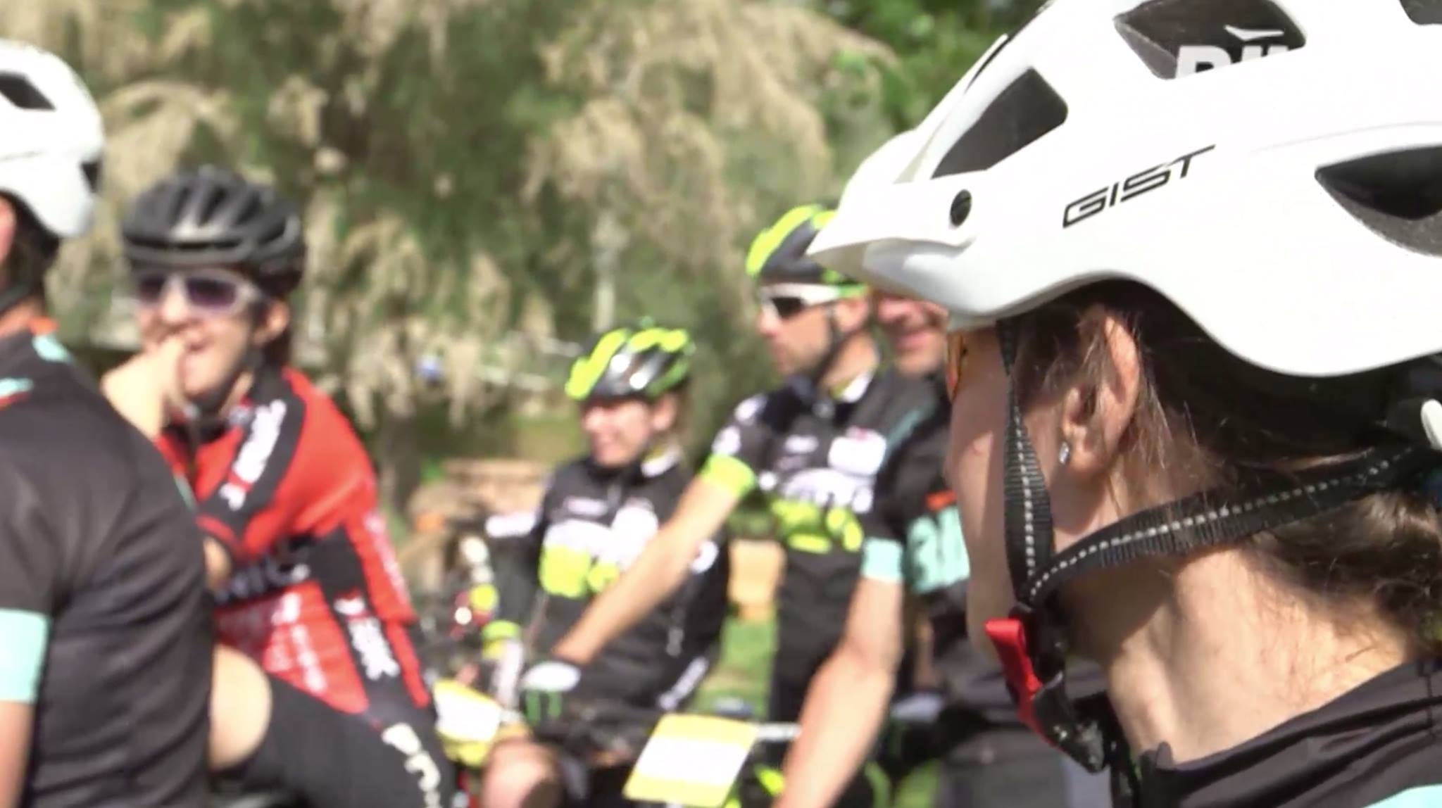 Esk MTB cycling helmets and Nowind glasses starring in MTB – Sfida ai Pro